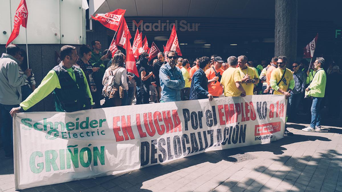 La plantilla de Schneider Grin concentrada el pasado mes de mayo frente a la Asamblea de Madrid