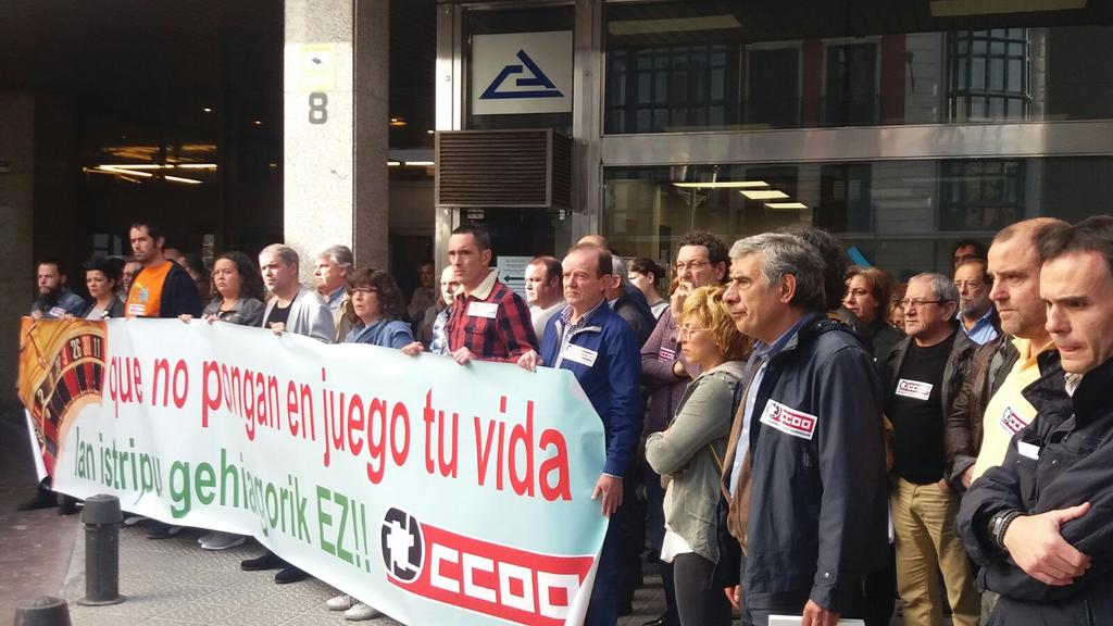 Concentracin a las puertas del Edificio Albia