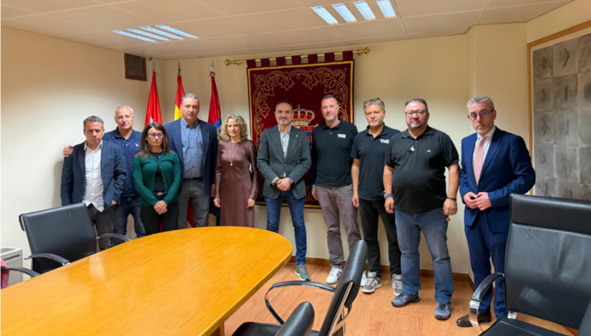 Reunión institucional de la Unión Comarcal Oeste con el alcalde de Móstoles y miembros de la corporación municipal sobre proceso de concentración empresarial entre KONE y TK Elevator