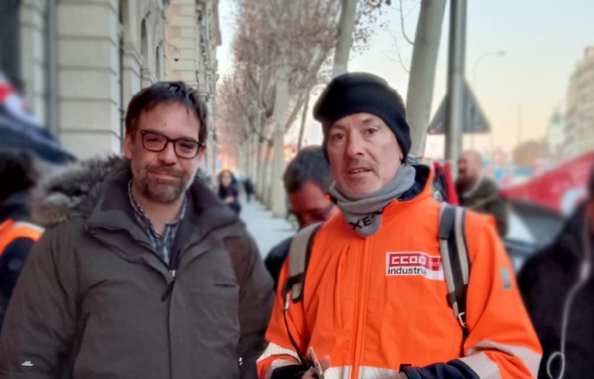 Actren Mantenimiento Ferroviario se moviliza en Atocha. En la imagen lvaro Fernndez Heredia, Director de Renfe y Felipe Gonzlez, presidente del comit de empresa en Actren Delegado de CCOO