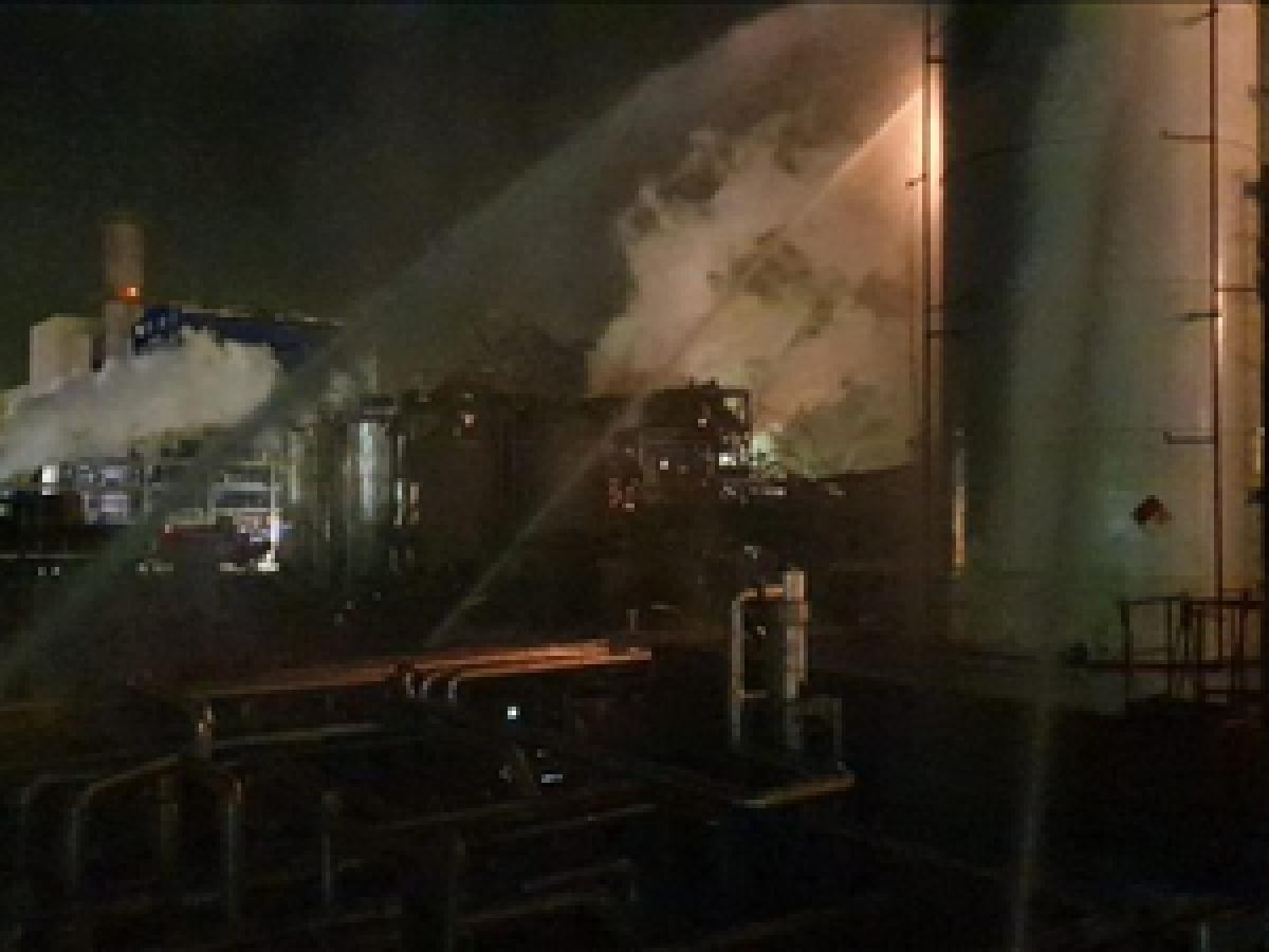 Extincin del incendio en el complejo petroqumico de Tarragona